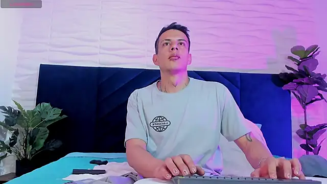 Snapshot of Dustin_Sonne chatting on 09-14-25, 03:38 Dustin Sonne online show from 09-14-25, 03:38