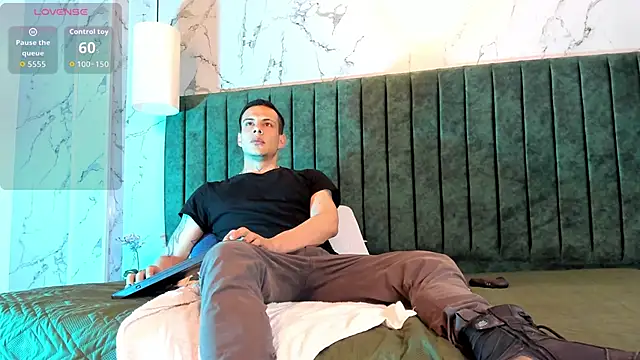 Snapshot of Dustin_Sonne chatting on 09-19-25, 03:41 Dustin Sonne online show from 09-19-25, 03:41