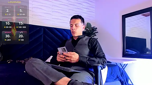 Snapshot of Dustin_Sonne chatting on 10-03-25, 03:25 Dustin Sonne online show from 10-03-25, 03:25