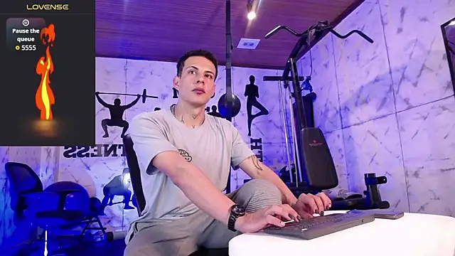 Snapshot of Dustin_Sonne chatting on 10-18-25, 03:53 Dustin Sonne online show from 10-18-25, 03:53