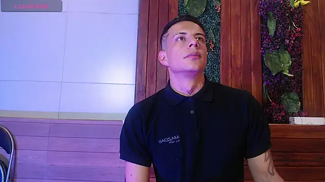 Snapshot of Dustin_Sonne chatting on 10-25-25, 04:20 Dustin Sonne online show from 10-25-25, 04:20