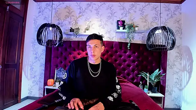 Snapshot of Dustin_Sonne chatting on 11-02-25, 03:31 Dustin Sonne online show from 11-02-25, 03:31