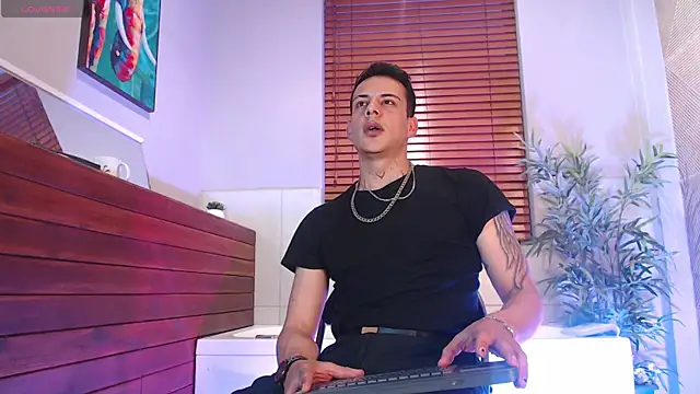 Snapshot of Dustin_Sonne chatting on 11-17-25, 03:34 Dustin Sonne online show from 11-17-25, 03:34