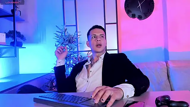 Snapshot of Dustin_Sonne chatting on 12-05-25, 03:59 Dustin Sonne online show from 12-05-25, 03:59