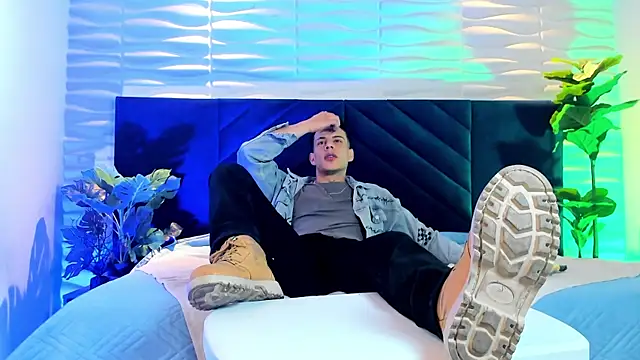 Dustin Sonne online show from 04-20-26, 04:37