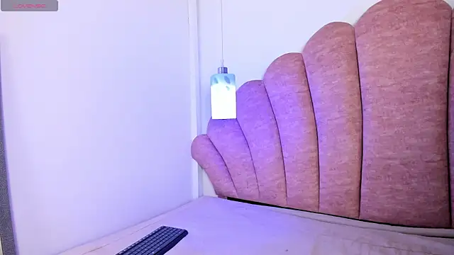 Snapshot of halabi_saha chatting on 11-21-25, 10:47 halabi saha online show from 11-21-25, 10:47