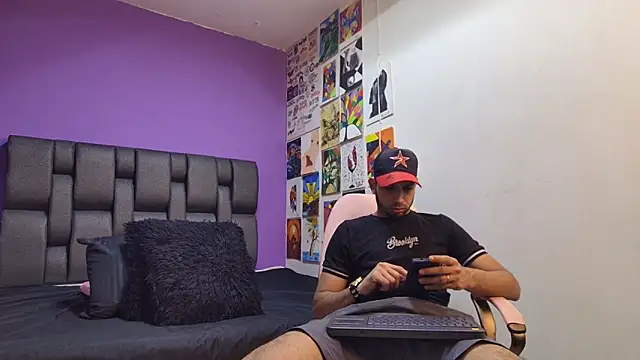 Snapshot of ashtoncooperr chatting on 10-11-25, 05:33 ashtoncooperr online show from 10-11-25, 05:33