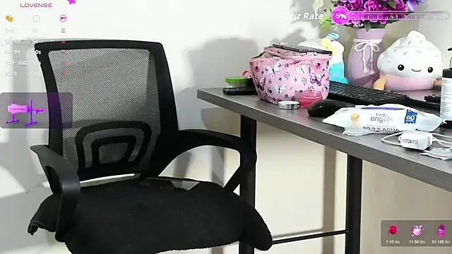 Snapshot of LussieWillow chatting on 02-20-26, 11:43 LussieWillow online show from 02-20-26, 11:43