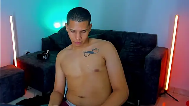 Latin Boyss  online show from 10-11-25, 09:24