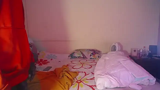 Snapshot of pink_7777 chatting on 10-24-25, 06:15 pink 7777 online show from 10-24-25, 06:15