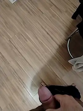 Snapshot of LeoMaduroSP chatting on 09-15-25, 12:05 LeoMaduroSP online show from 09-15-25, 12:05