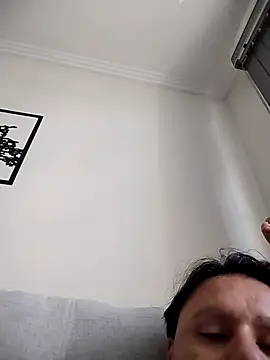 Snapshot of LeoMaduroSP chatting on 09-18-25, 03:03 LeoMaduroSP online show from 09-18-25, 03:03