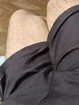 Snapshot of LeoMaduroSP chatting on 10-31-25, 04:41 LeoMaduroSP online show from 10-31-25, 04:41