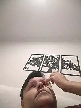 Snapshot of LeoMaduroSP chatting on 11-12-25, 03:51 LeoMaduroSP online show from 11-12-25, 03:51