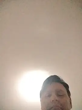 Snapshot of LeoMaduroSP chatting on 11-15-25, 04:21 LeoMaduroSP online show from 11-15-25, 04:21