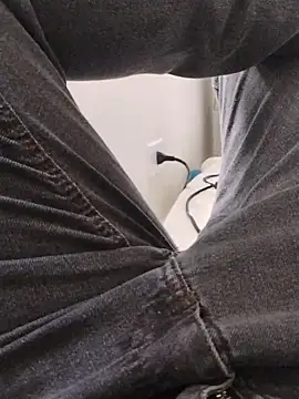 Snapshot of LeoMaduroSP chatting on 11-27-25, 02:41 LeoMaduroSP online show from 11-27-25, 02:41