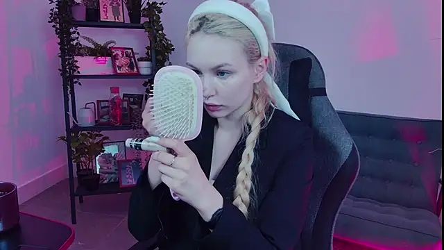 Snapshot of AvaDaviis chatting on 09-09-25, 07:30 AvaDaviis online show from 09-09-25, 07:30