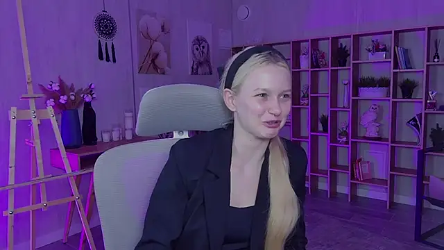 Snapshot of AvaDaviis chatting on 09-17-25, 10:28 AvaDaviis online show from 09-17-25, 10:28