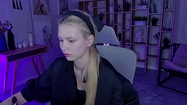 Snapshot of AvaDaviis chatting on 09-19-25, 10:49 AvaDaviis online show from 09-19-25, 10:49