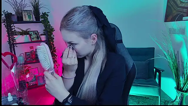 Snapshot of AvaDaviis chatting on 09-24-25, 11:02 AvaDaviis online show from 09-24-25, 11:02