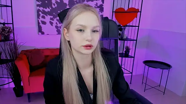 Snapshot of AvaDaviis chatting on 10-06-25, 02:14 AvaDaviis online show from 10-06-25, 02:14