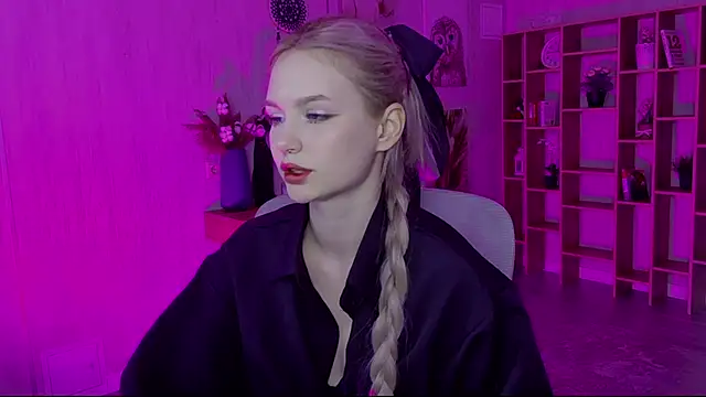 Snapshot of AvaDaviis chatting on 10-07-25, 03:20 AvaDaviis online show from 10-07-25, 03:20