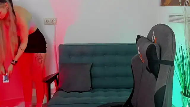 Snapshot of AvaDaviis chatting on 10-08-25, 01:42 AvaDaviis online show from 10-08-25, 01:42