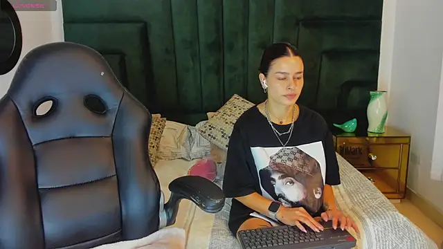 valerieMattson online show from 10-31-25, 03:02