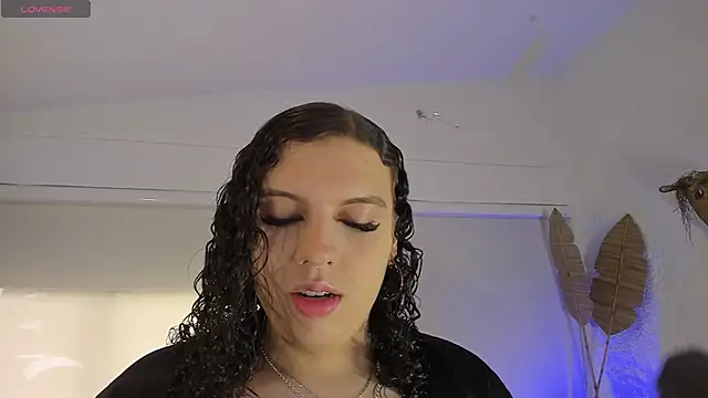 Snapshot of catleya_noire chatting on 11-28-25, 08:22 catleya noire online show from 11-28-25, 08:22