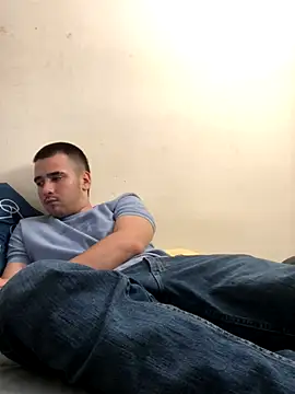 Snapshot of Cesar_Augusto chatting on 10-17-25, 02:15 Cesar Augusto online show from 10-17-25, 02:15