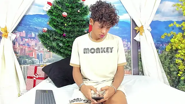 MilthonDelis online show from 11-18-25, 03:23