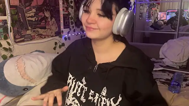 Snapshot of nikoli_naw chatting on 10-16-25, 10:00 nikoli naw online show from 10-16-25, 10:00