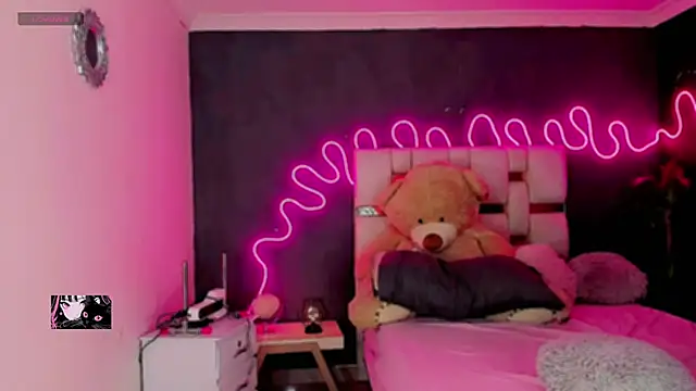 Snapshot of Abbygilx chatting on 02-22-26, 06:28 Abbygilx online show from 02-22-26, 06:28