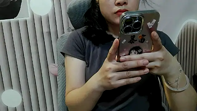 Snapshot of Emachiii chatting on 09-22-25, 01:51 Emachiii online show from 09-22-25, 01:51