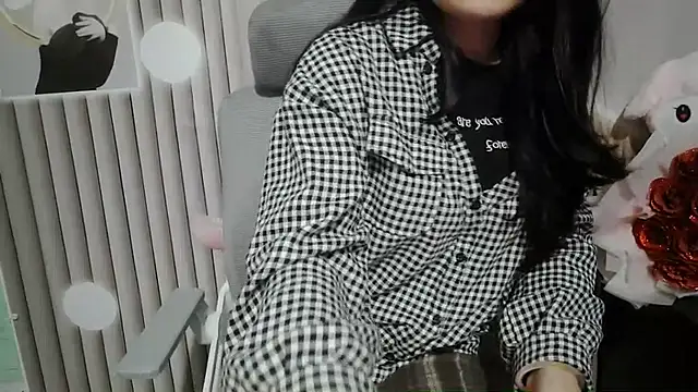 Snapshot of Emachiii chatting on 12-03-25, 06:21 Emachiii online show from 12-03-25, 06:21