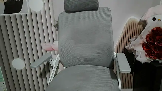 Snapshot of Emachiii chatting on 12-05-25, 01:03 Emachiii online show from 12-05-25, 01:03