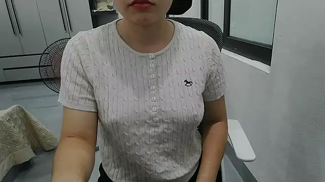 Snapshot of Emachiii chatting on 07-16-26, 12:33 Emachiii online show from 07-16-26, 12:33