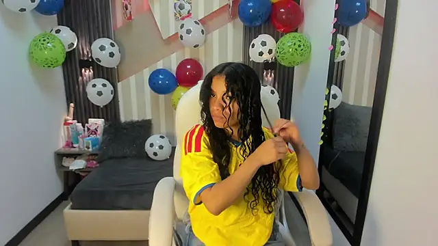 Snapshot of LittleeStar chatting on 06-17-26, 08:32 LittleeStar online show from 06-17-26, 08:32