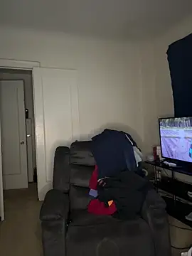 Snapshot of KingKevo27 chatting on 12-17-25, 10:38 KingKevo27 online show from 12-17-25, 10:38