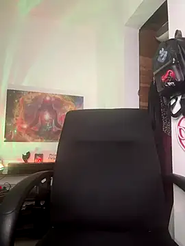 Snapshot of MamaSpicy chatting on 10-05-25, 05:11 MamaSpicy online show from 10-05-25, 05:11