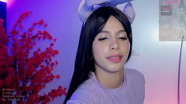 Snapshot of lilijwatson chatting on 10-20-25, 03:29 lilijwatson online show from 10-20-25, 03:29