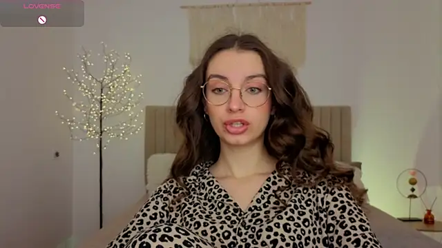 Real cutie1 online show from 05-28-26, 12:46