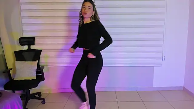 Snapshot of Rachell_criss chatting on 09-30-25, 04:17 Rachell criss online show from 09-30-25, 04:17