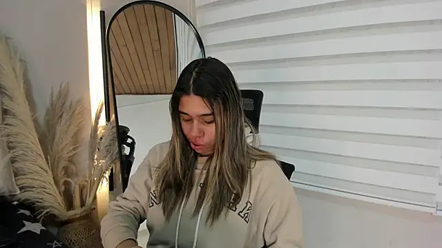 Snapshot of Rachell_criss chatting on 10-28-25, 04:05 Rachell criss online show from 10-28-25, 04:05