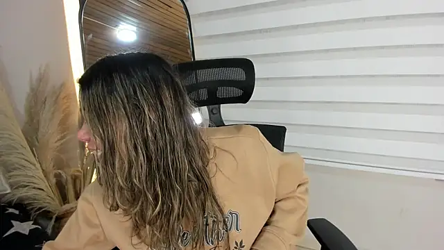 Snapshot of Rachell_criss chatting on 10-30-25, 04:25 Rachell criss online show from 10-30-25, 04:25