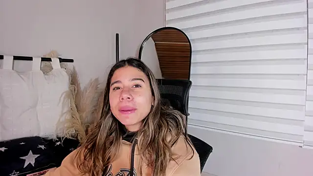 Snapshot of Rachell_criss chatting on 11-06-25, 04:13 Rachell criss online show from 11-06-25, 04:13