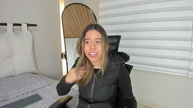 Snapshot of Rachell_criss chatting on 11-29-25, 03:53 Rachell criss online show from 11-29-25, 03:53