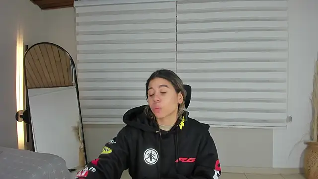 Snapshot of Rachell_criss chatting on 11-30-25, 04:05 Rachell criss online show from 11-30-25, 04:05