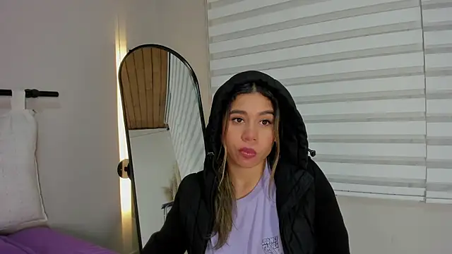 Snapshot of Rachell_criss chatting on 12-04-25, 04:33 Rachell criss online show from 12-04-25, 04:33