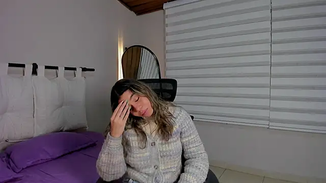 Snapshot of Rachell_criss chatting on 12-05-25, 03:48 Rachell criss online show from 12-05-25, 03:48